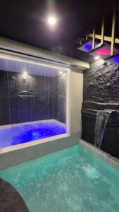 Spa privatif Narbonne avec piscine intérieure chauffée